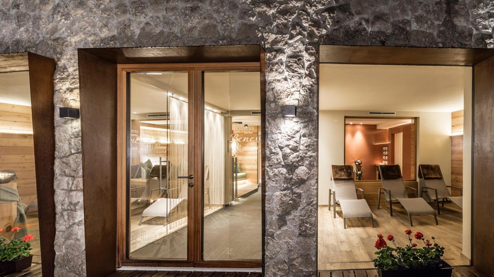Miraval Naturhotel Badia  Bagian luar foto